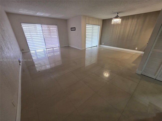 Foto del edificio - 6509 Racquet Club Dr