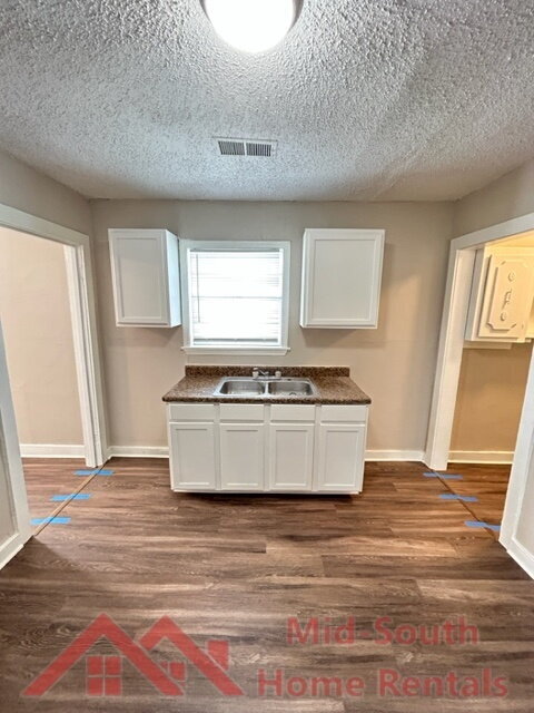 Foto del edificio - 253 Silverage Ave