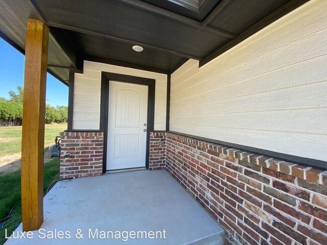 Building Photo - 3 br, 2 bath House - 5220 Oakwood Villas C...