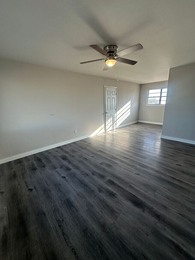 Building Photo - 3 Bedroom Home!