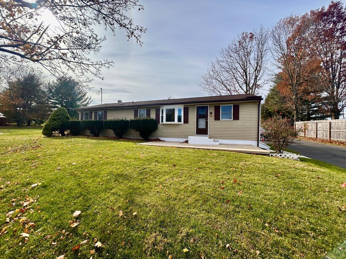 Foto principal - Charming 3 Bedroom Ephrata Home with Garage