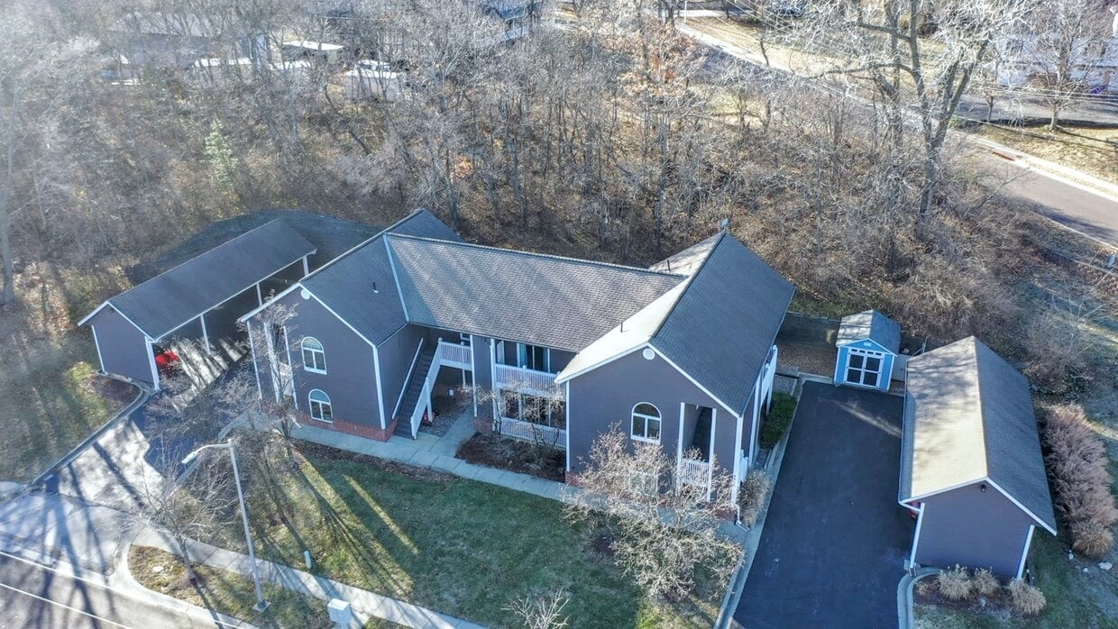 Primary Photo - 5206 Foster Ave