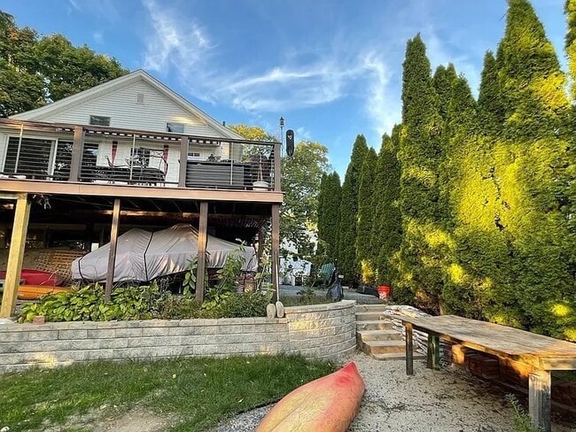 Building Photo - 157 Riverview Ave