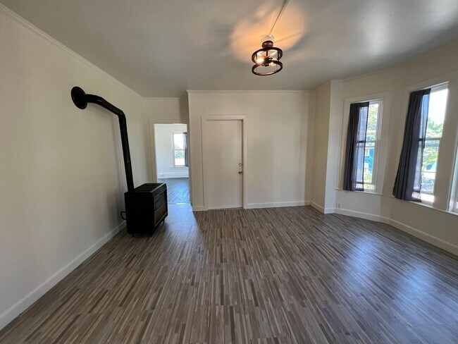 Building Photo - 471 Central St