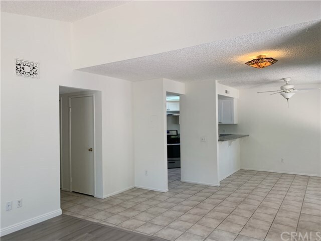 Building Photo - 9764 Huntington Dr