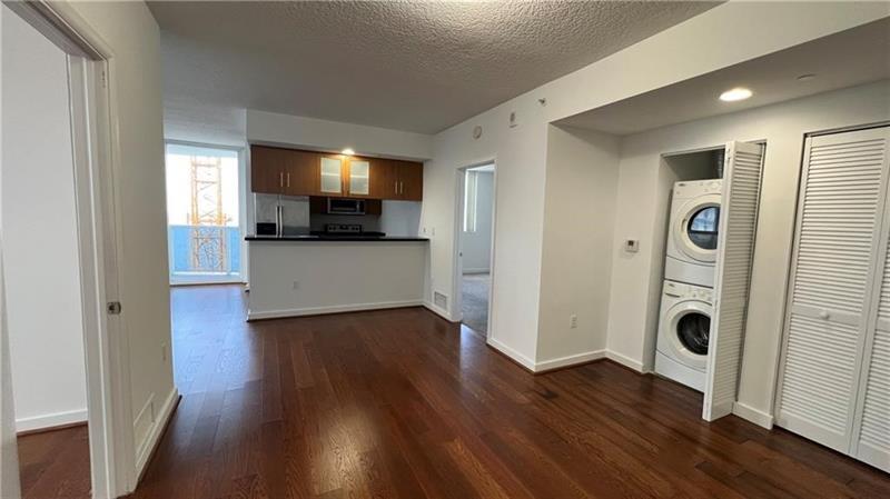 Foto principal - 601 NE 23rd St