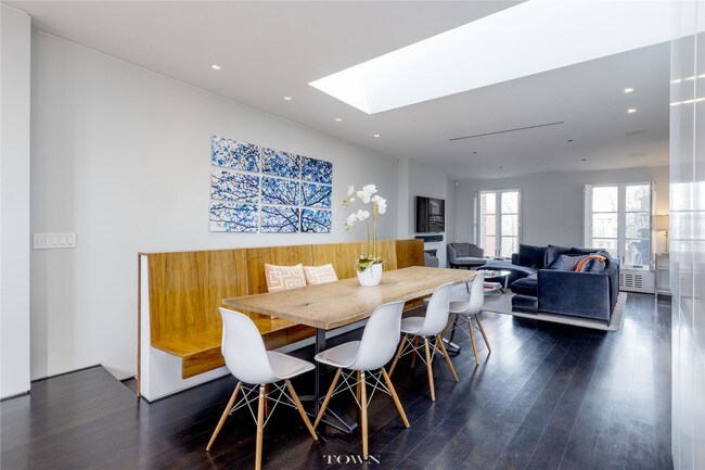 Building Photo - 369 Bleecker St