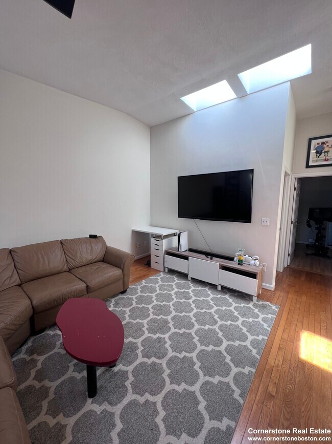 Building Photo - 609 Dorchester Ave