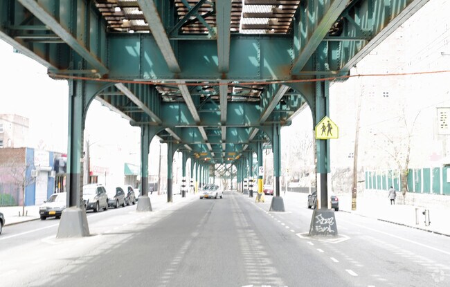 Building Photo - 710 Bartholdi St