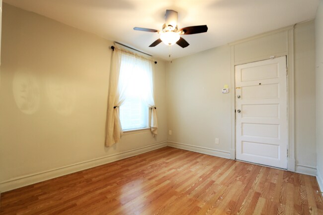 Foto del edificio - 2142 W 18th Pl