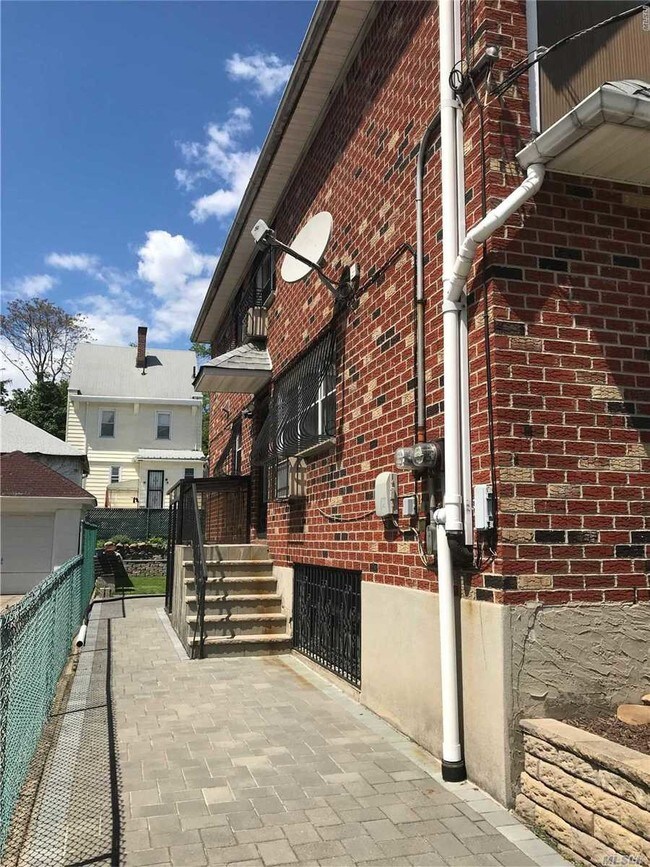Building Photo - 146-27 Cherry Ave