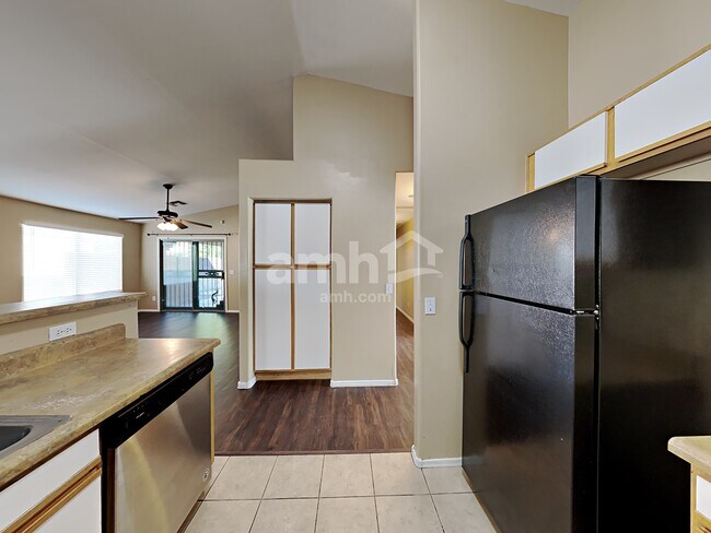 Foto del edificio - 15820 W Jefferson St