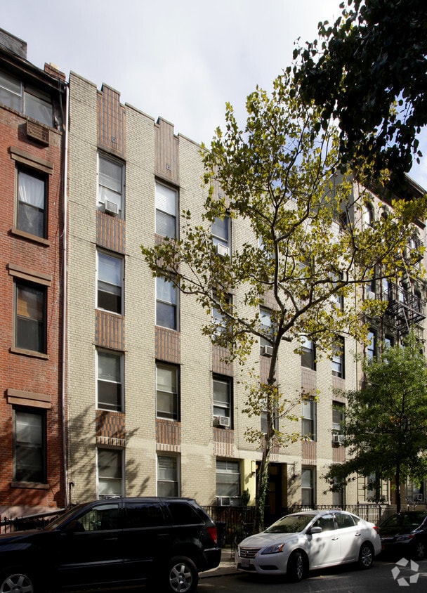 Building Photo - 335 W 19th St