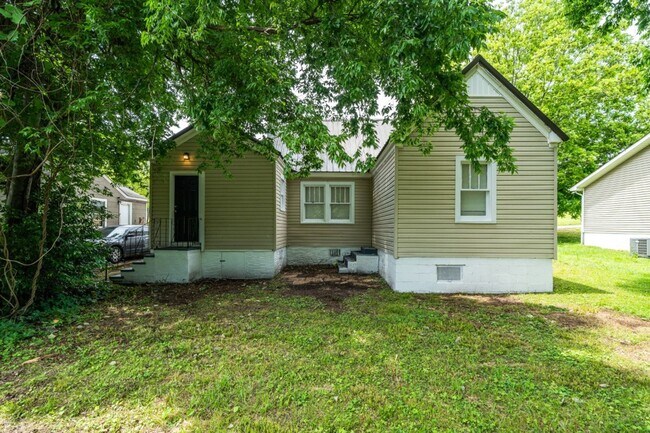 Building Photo - 817 31st Ave E