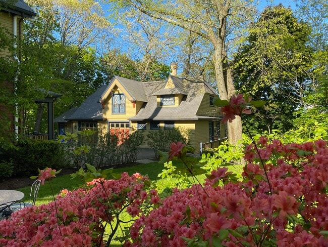 Building Photo - 50 Edgehill Rd