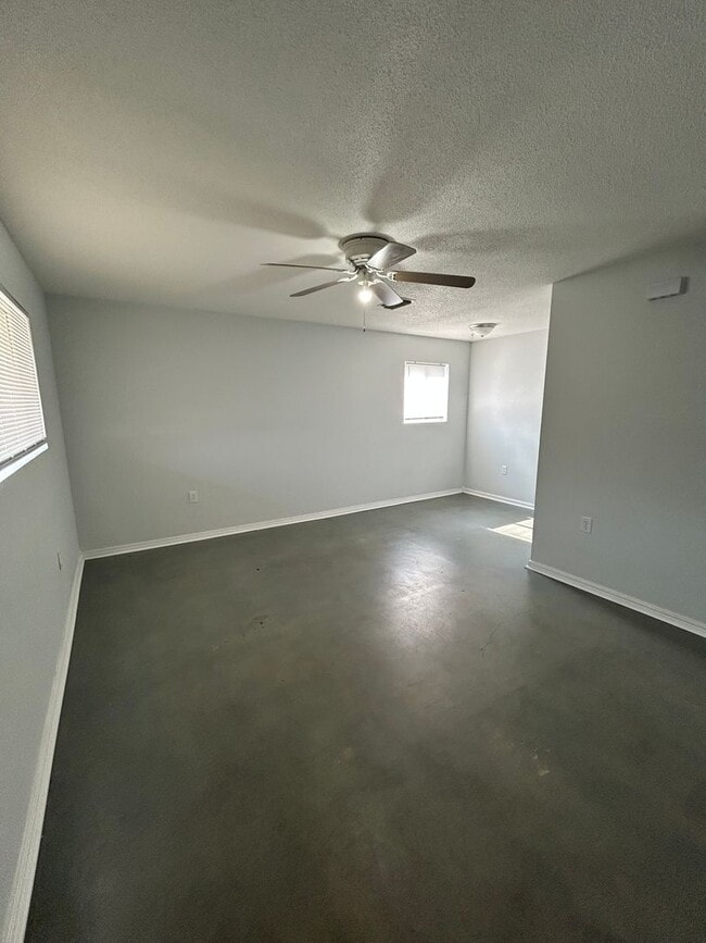 Building Photo - 210 E Parkway Dr