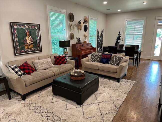 Building Photo - 3 Bedroom Single Family Home in Dallas (Bi...