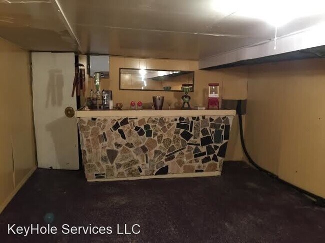 Building Photo - 4 br, 1.5 bath House - 2203  Whittier Ave