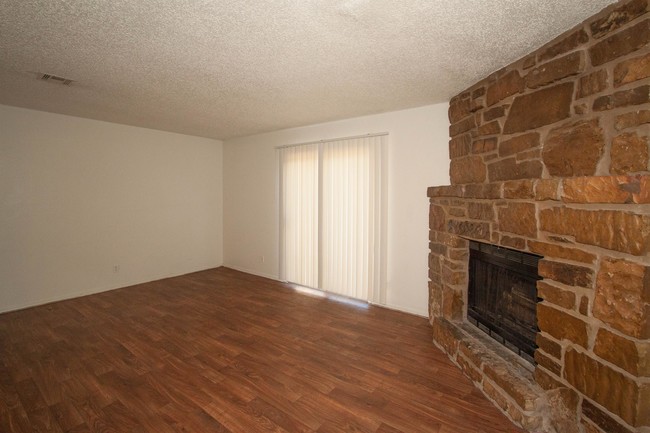 Foto del edificio - 215 W Sycamore St