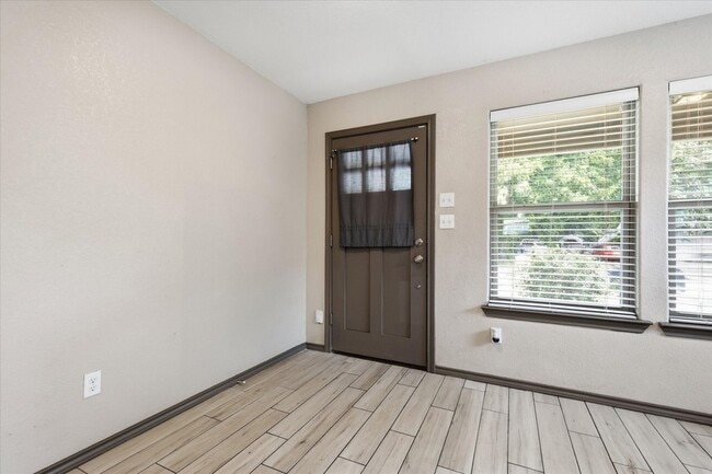 Building Photo - 1804 Glenmore Ave