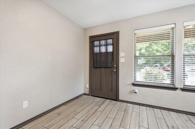 Foto del edificio - 1804 Glenmore Ave