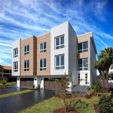 Building Photo - 344 Capri Blvd
