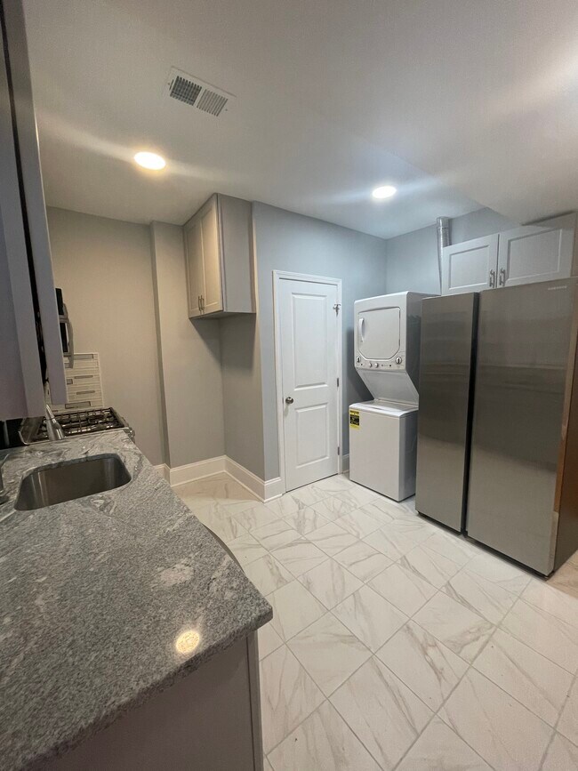 Washer/Dryer - 424 Elm St NW