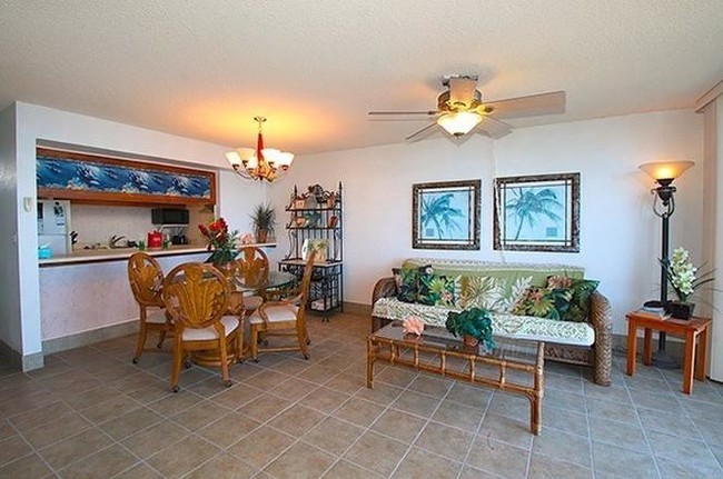 Dining connected to kitchen via pass-through - 2405 Kalanianaole Ave