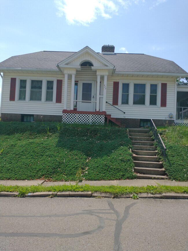 422 College Ave, Wooster, OH 44691 House Rental in Wooster, OH