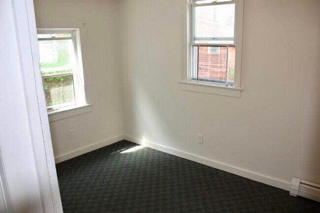 Bedroom #4 (or office or den) - 127 N Winooski Ave