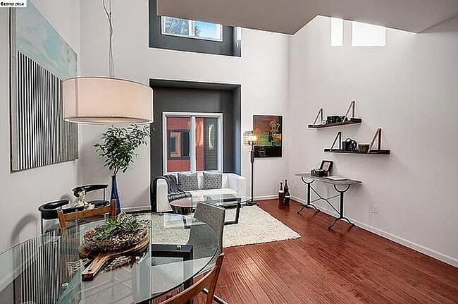 Foto del edificio - 4893 Shattuck Ave