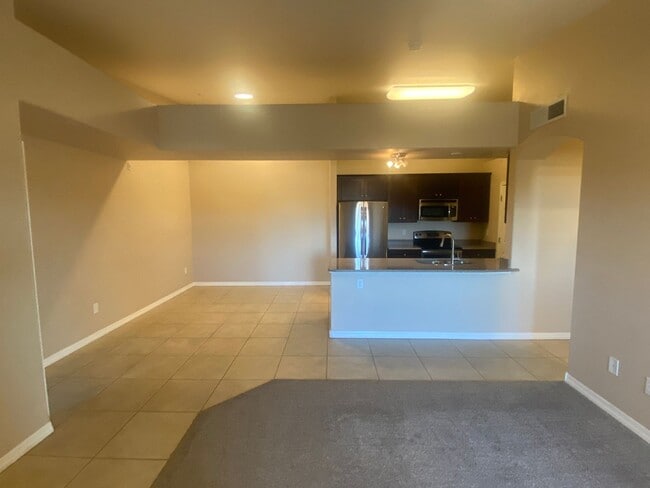 Foto del edificio - Spacious and Updated 3 Bed/2 Bath Condo w/Garage - Mesa