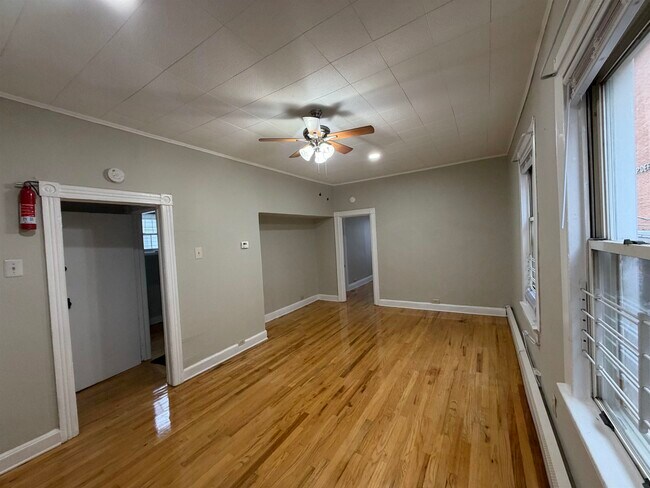 Foto del edificio - 212 Plainfield Ave