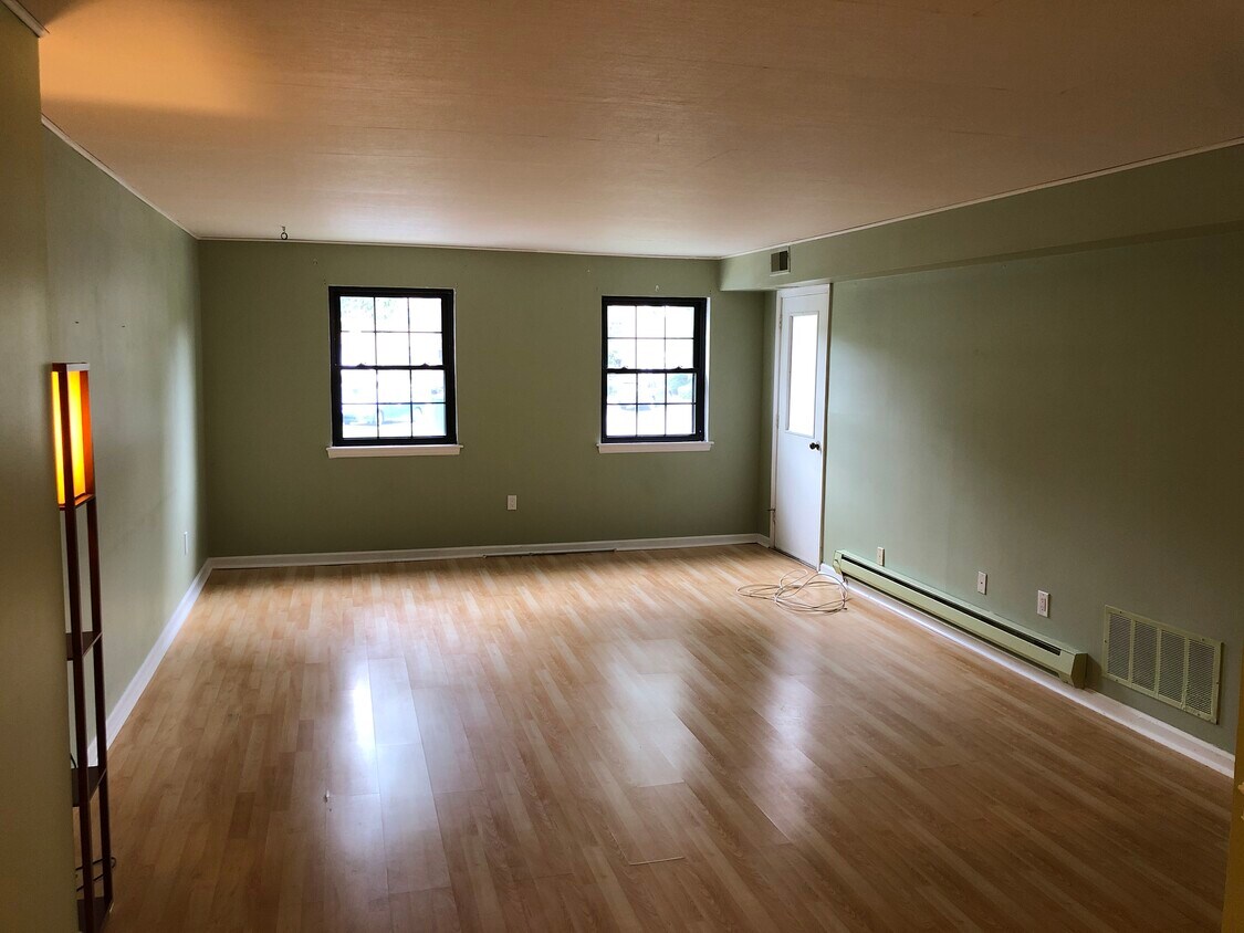 522 S Schuylkill Ave, Eagleville, PA 19403 Apartments in Eagleville