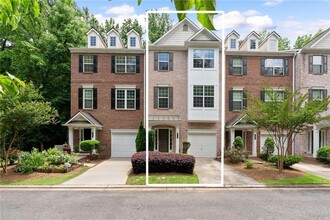 Building Photo - 651 Coligny Ct