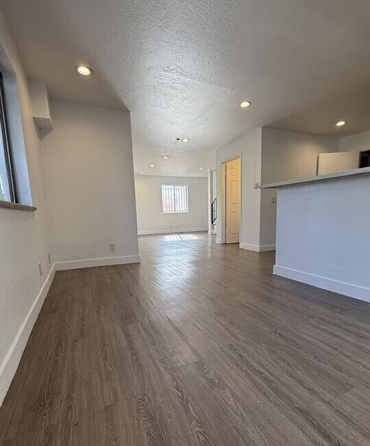 Foto del edificio - 1505 S Dunsmuir Ave