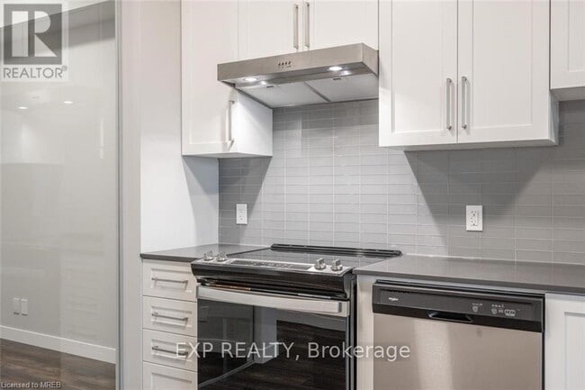 Building Photo - 15 Queen St S