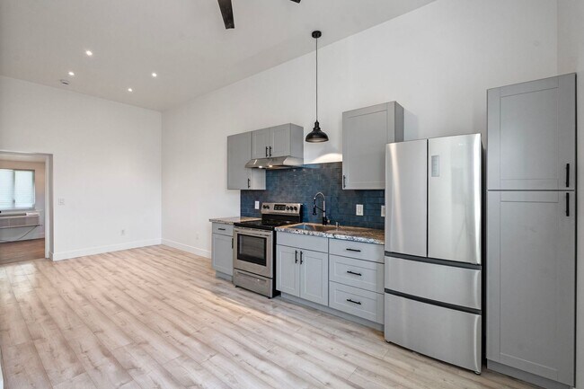 Foto del edificio - 903 W 7th St