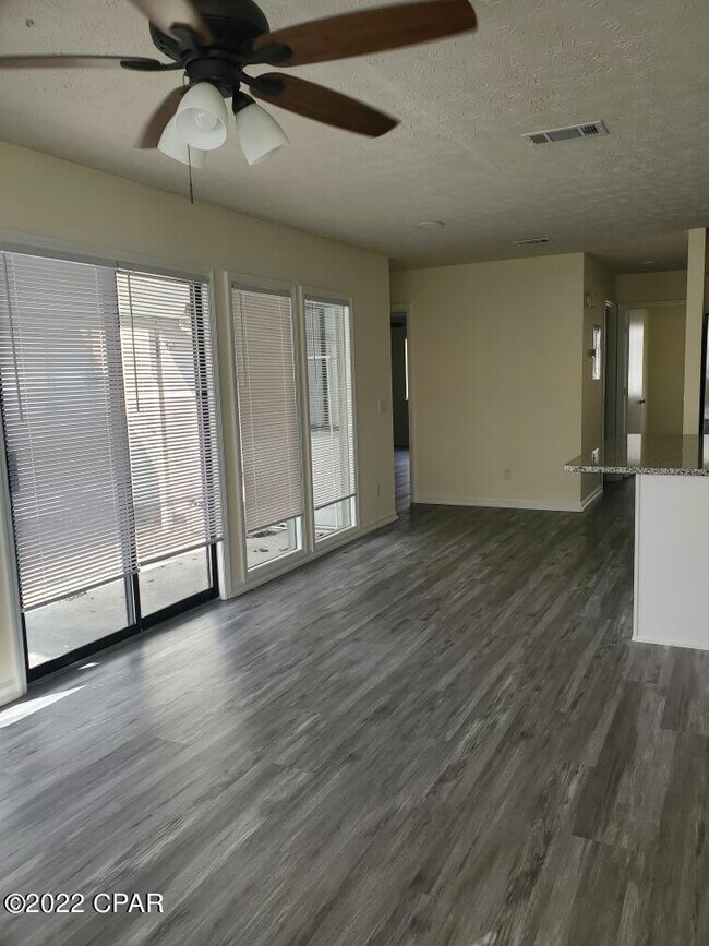 Building Photo - 807 Premier Dr