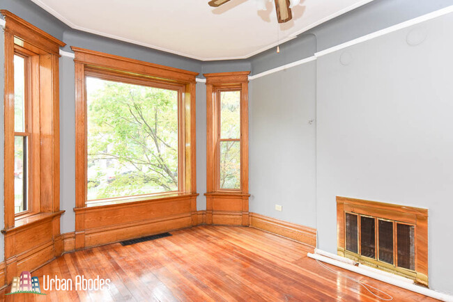 Building Photo - 4416 N Damen Ave