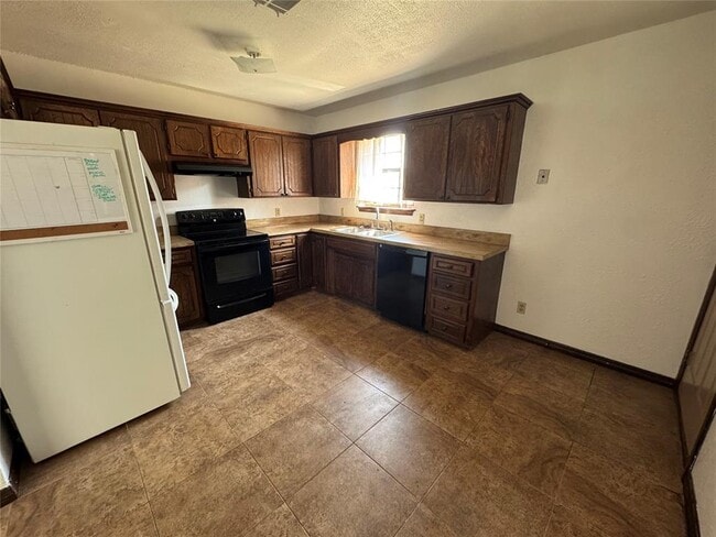 Building Photo - 2022 Berry Ave