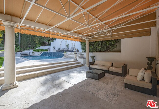 Foto del edificio - 3780 1/2 Multiview Dr