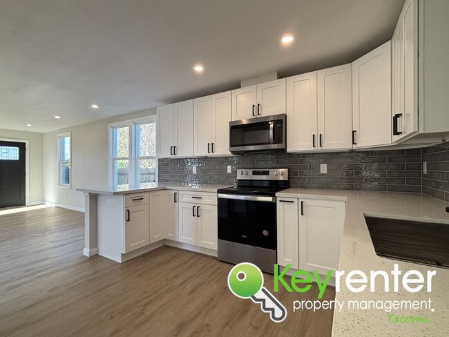 Building Photo - One of a Kind Multi-level Home in Tacoma!