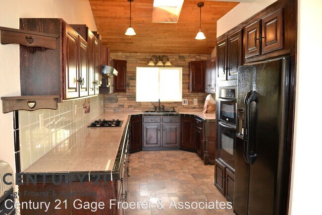 Building Photo - 6 br, 4 bath House - 4025 W 1800 N