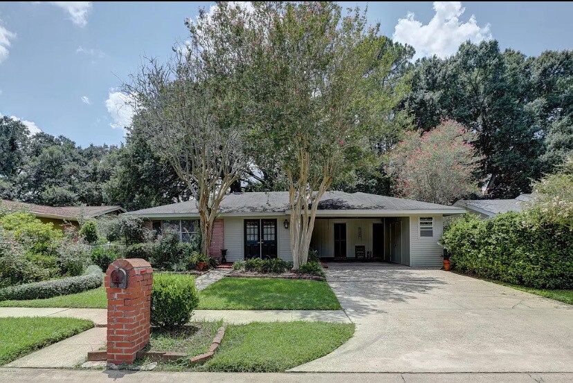 Primary Photo - 104 Maplewood Dr