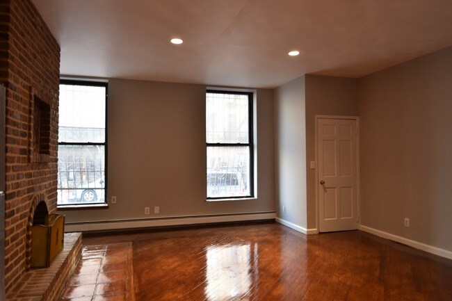 Foto del edificio - 306 E 105th St