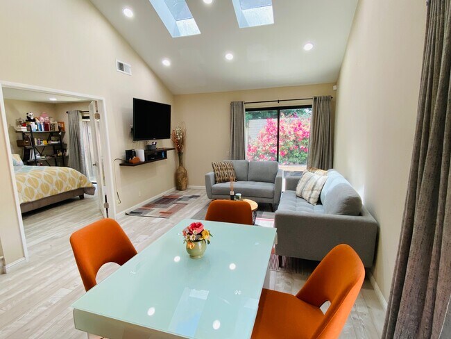 2 skylights, laminate flooring - 4267 Tiburon Dr