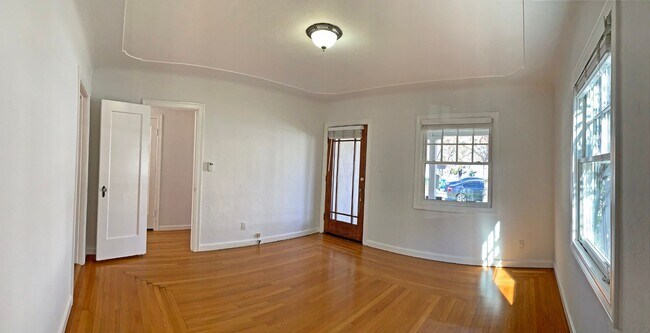 Foto del edificio - Cozy, Beautiful Updated 2 Bedroom Home!