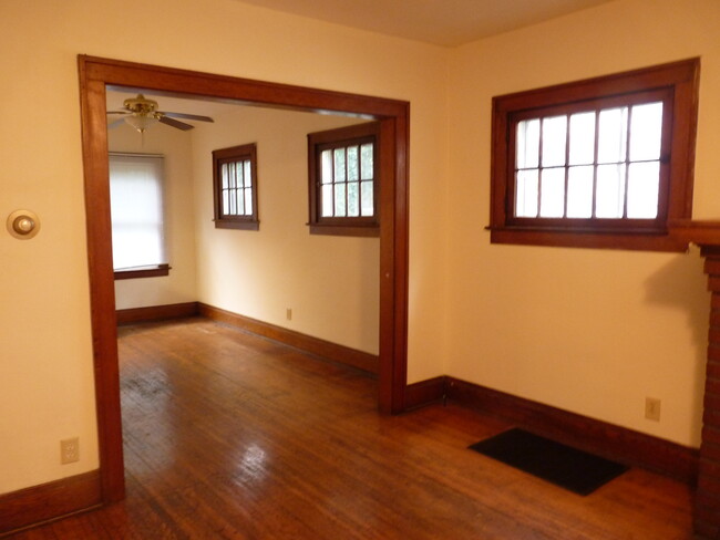 Building Photo - 122 E Tompkins St