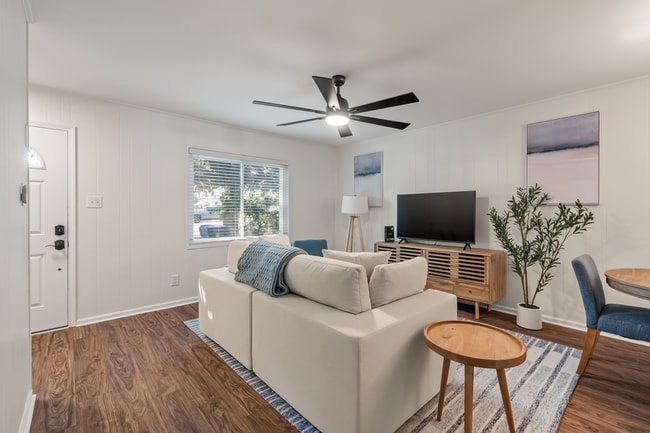 Building Photo - 8 Grove St